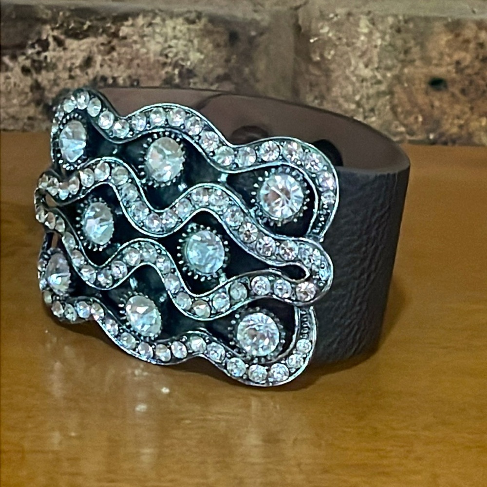 Pebbled leather cuff rhinestone bracelet - Picture 2 of 5
